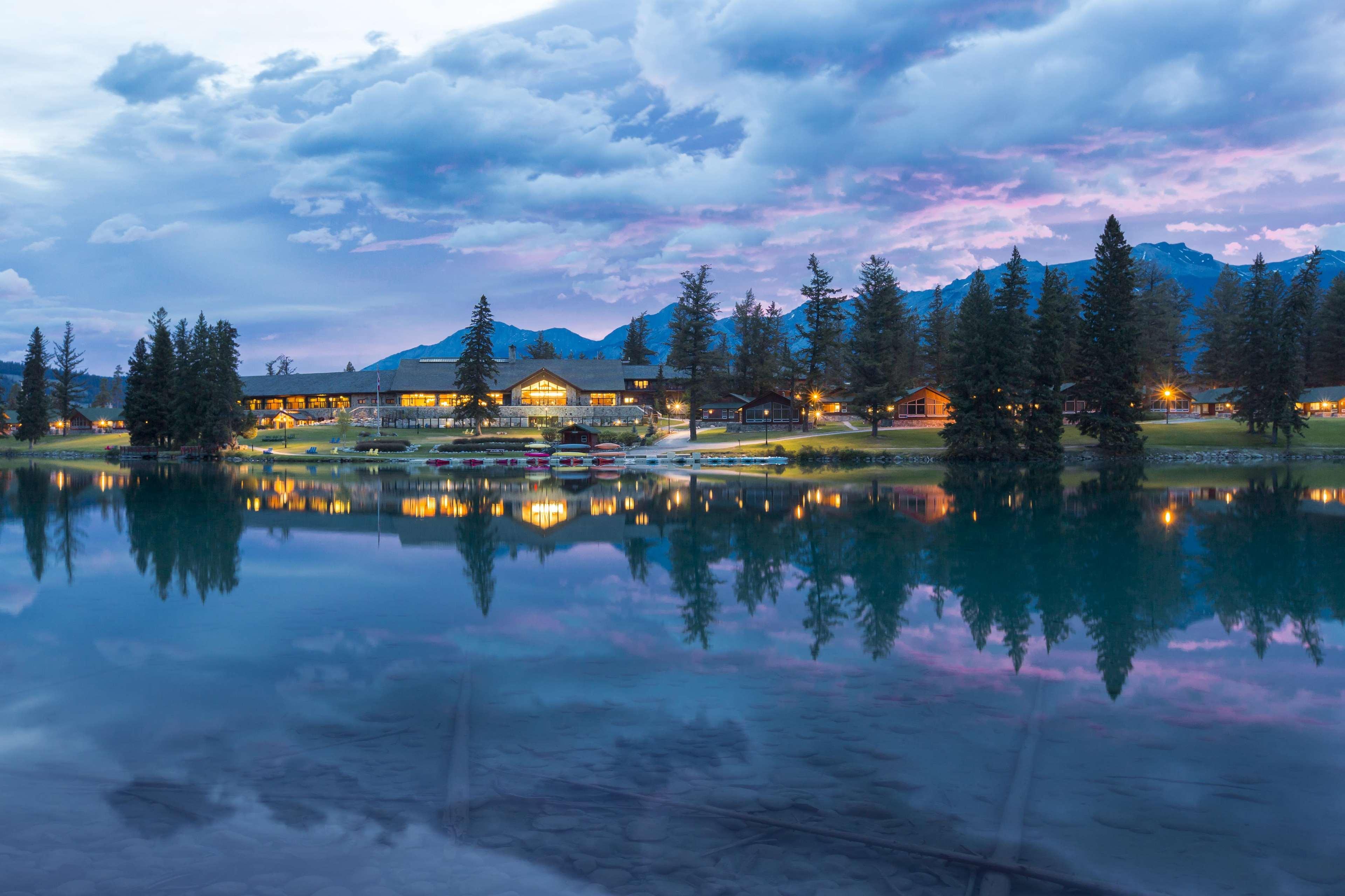 Fairmont Jasper Park Lodge Exterior foto